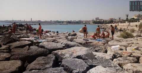 A Bari c' una spiaggia intima e situata in pieno centro:  "l'Angolo del Paradiso"